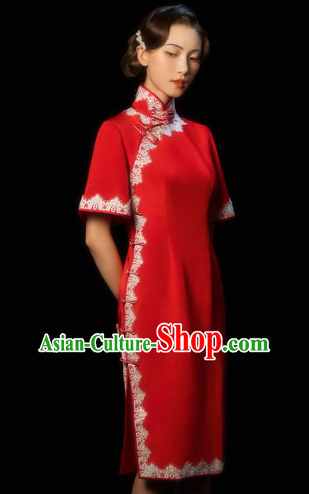 China Traditional Minguo Young Woman Red Qipao Dress Classical Wedding Bride Stand Collar Cheongsam