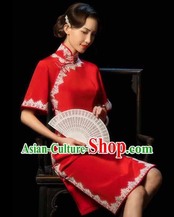 China Traditional Minguo Young Woman Red Qipao Dress Classical Wedding Bride Stand Collar Cheongsam