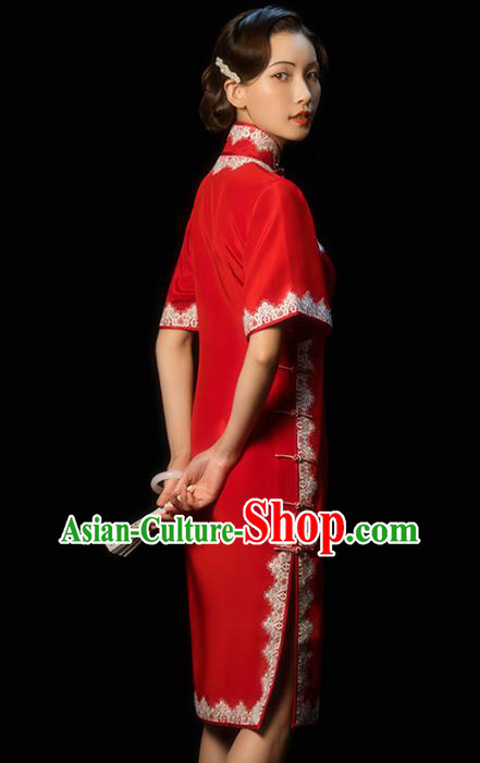China Traditional Minguo Young Woman Red Qipao Dress Classical Wedding Bride Stand Collar Cheongsam