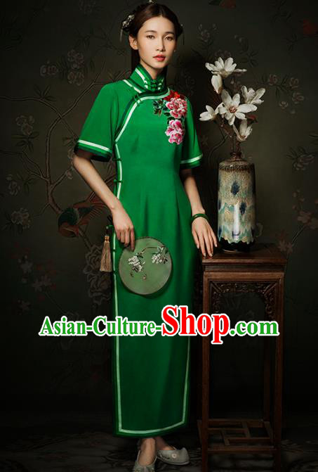 China Classical Suzhou Embroidered Peony Cheongsam Traditional Minguo Young Lady Green Silk Qipao Dress