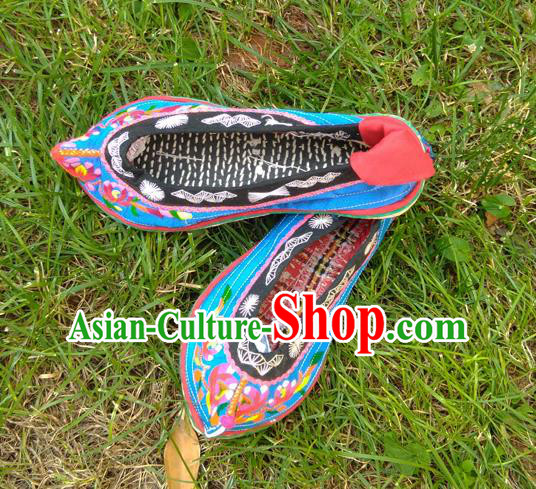 Chinese Traditional Yi Nationality Folk Dance Shoes Yunnan Ethnic Blue Embroidered Shoes National Cloth Shoes