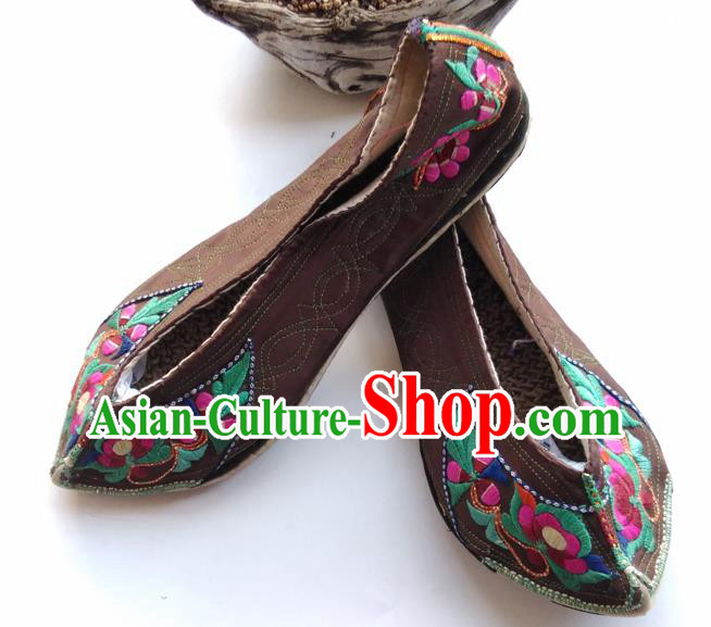Chinese National Brown Cloth Shoes Handmade Embroidered Shoes Traditional Yi Nationality Strong Cloth Soles Shoes Yunnan Ethnic Shoes