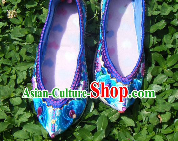 Chinese Traditional Yi Nationality Strong Cloth Soles Shoes Yunnan Ethnic Woman Shoes National Handmade Blue Satin Embroidered Shoes