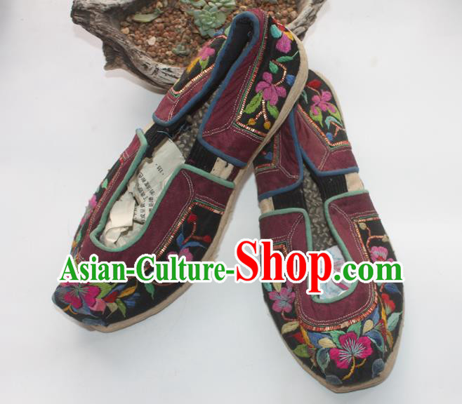 Chinese Handmade Black Embroidered Shoes Traditional Yunnan Nationality Woman Shoes National Strong Cloth Soles Shoes