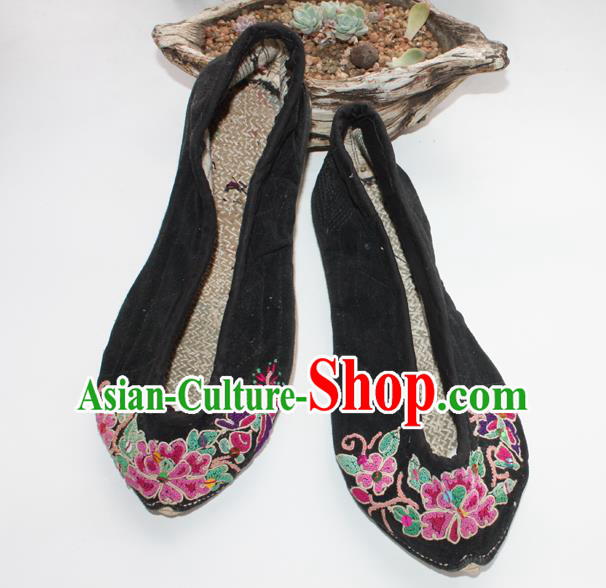Chinese Traditional Yi Nationality Shoes National Strong Cloth Soles Shoes Ethnic Dance Shoes Handmade Black Embroidered Shoes