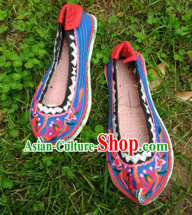 Chinese Traditional Yi Nationality Shoes Yunnan Ethnic Woman Shoes National Embroidered Blue Cloth Shoes