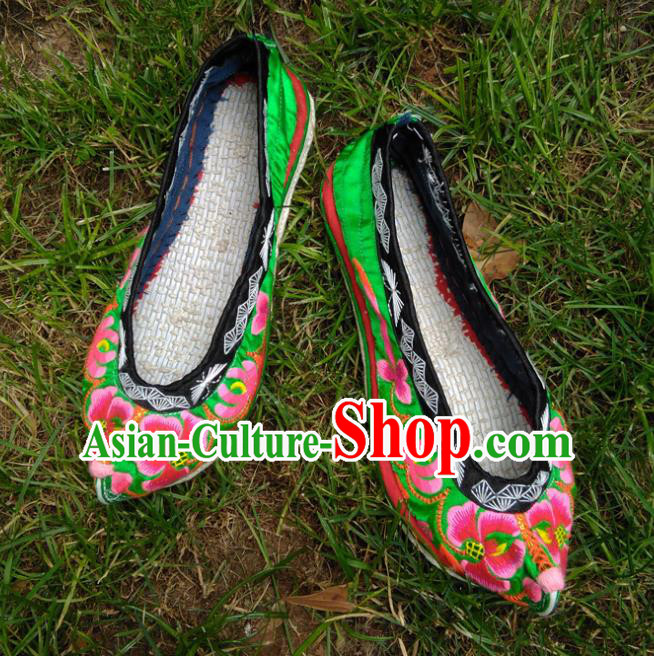 Chinese Yunnan Ethnic Female Shoes National Embroidered Green Satin Shoes Traditional Yi Nationality Shoes
