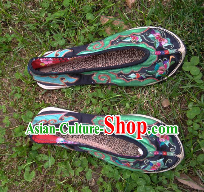 Chinese Traditional Yi Nationality Dance Shoes Yunnan Ethnic Female Shoes National Embroidered Black Shoes