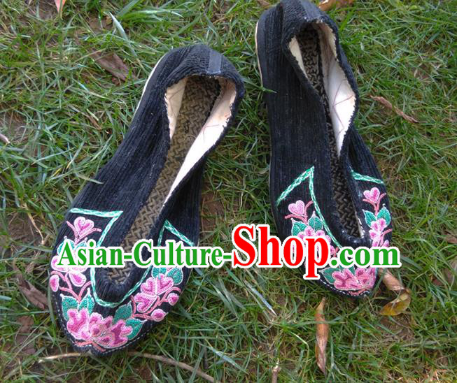 Chinese Traditional Folk Dance Shoes Yunnan Ethnic Embroidered Shoes National Black Cloth Shoes