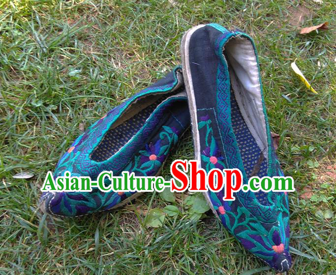 Chinese National Navy Cloth Shoes Traditional Folk Dance Shoes Yunnan Ethnic Embroidered Shoes