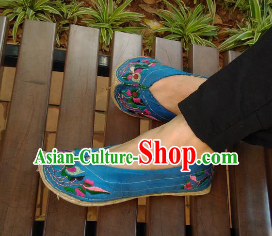 Chinese National Blue Satin Shoes Traditional Yi Nationality Folk Dance Shoes Yunnan Ethnic Woman Shoes Embroidered Shoes