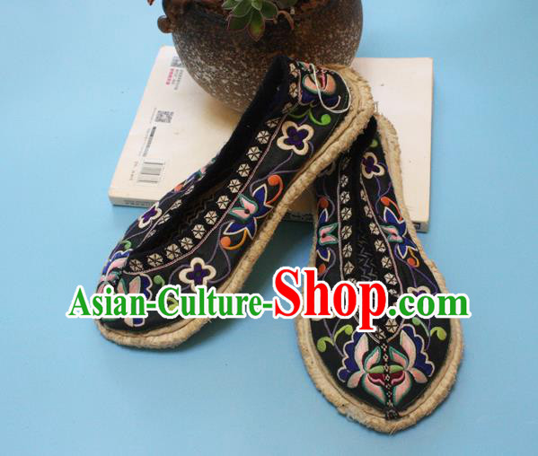 Chinese Handmade Strong Cloth Soles Shoes Folk Dance Shoes Traditional Yi Nationality Embroidered Black Shoes