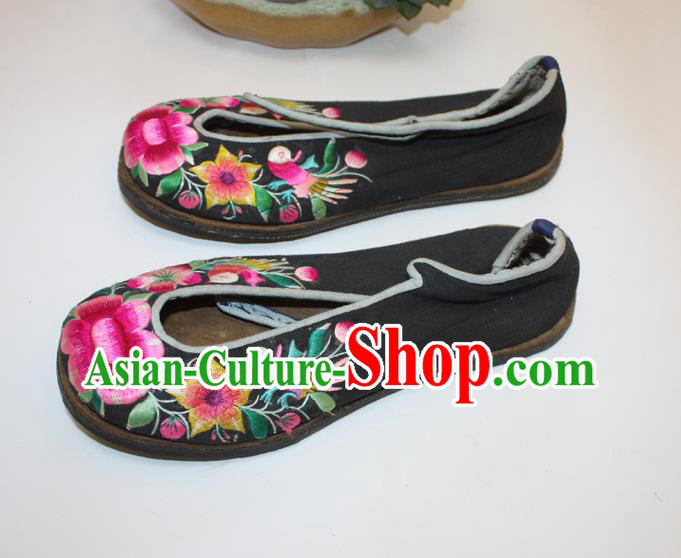 Chinese Handmade Bai Nationality Woman Shoes Folk Dance Shoes Traditional Black Embroidered Shoes