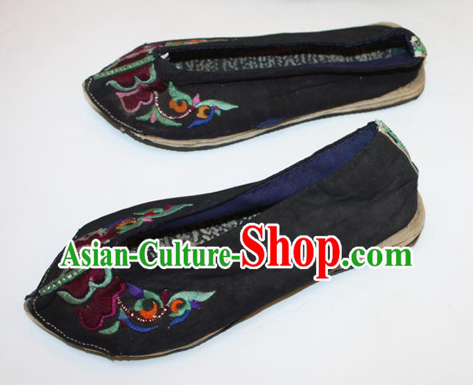 Chinese Folk Dance Black Cloth Shoes Traditional Embroidered Shoes Handmade Yi Nationality Woman Shoes