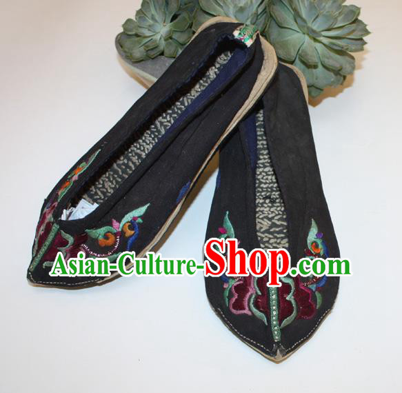 Chinese Folk Dance Black Cloth Shoes Traditional Embroidered Shoes Handmade Yi Nationality Woman Shoes