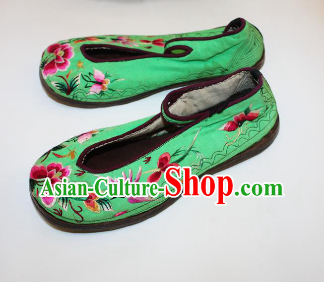 Chinese Handmade Bai Nationality Woman Shoes Yunnan Folk Dance Green Satin Shoes Traditional Embroidered Shoes