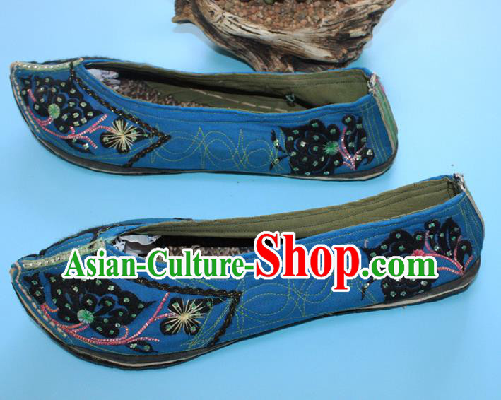 Chinese Yunnan Woman Blue Cloth Shoes Traditional Ethnic Embroidered Shoes Handmade Yi Nationality Shoes