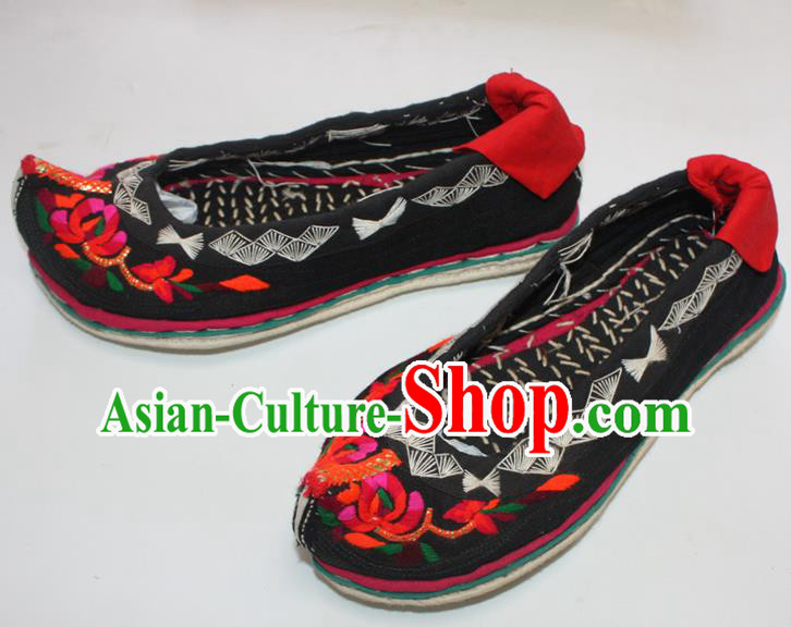 Chinese Yi Ethnic Female Shoes Traditional Black Embroidered Shoes Handmade Strong Cloth Soles Shoes