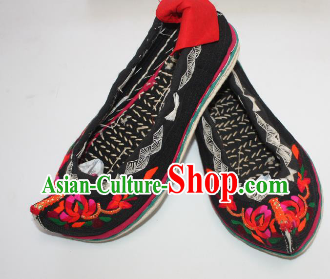 Chinese Yi Ethnic Female Shoes Traditional Black Embroidered Shoes Handmade Strong Cloth Soles Shoes