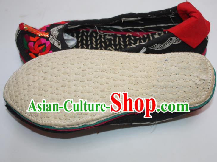 Chinese Yi Ethnic Female Shoes Traditional Black Embroidered Shoes Handmade Strong Cloth Soles Shoes