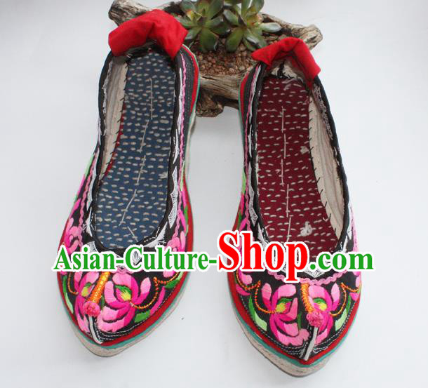 Chinese Handmade Yunnan Ethnic Shoes Traditional Black Embroidered Shoes Yi Nationality Dance Shoes