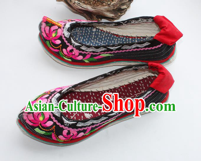 Chinese Handmade Yunnan Ethnic Shoes Traditional Black Embroidered Shoes Yi Nationality Dance Shoes