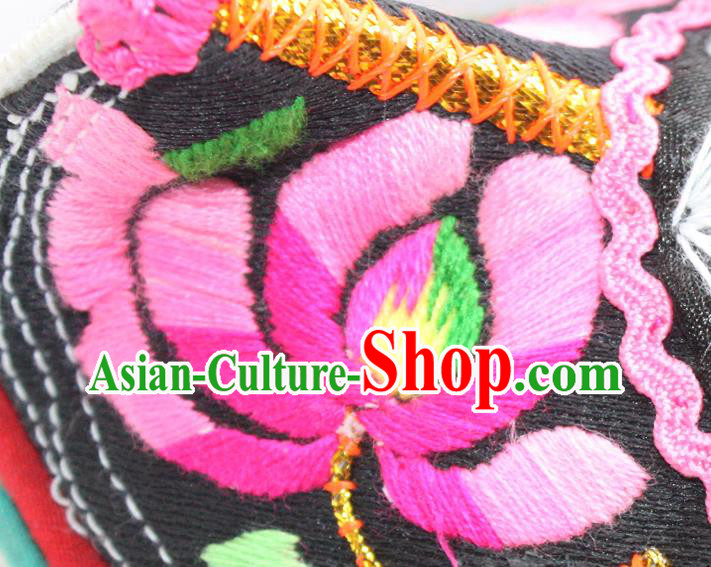Chinese Handmade Yunnan Ethnic Shoes Traditional Black Embroidered Shoes Yi Nationality Dance Shoes