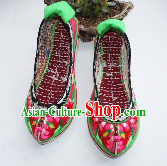 Chinese Yi Nationality Folk Dance Shoes Handmade Yunnan Ethnic Woman Shoes Traditional Embroidered Shoes