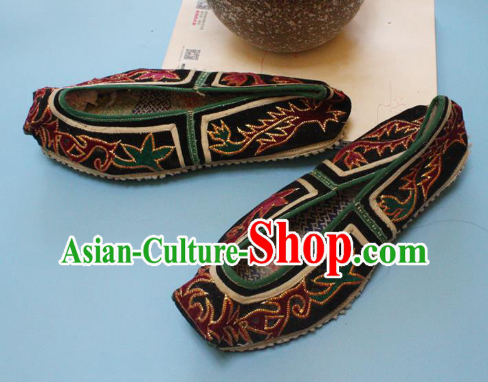 Chinese Handmade Strong Cloth Soles Shoes Folk Dance Shoes Traditional Shui Nationality Black Embroidered Shoes