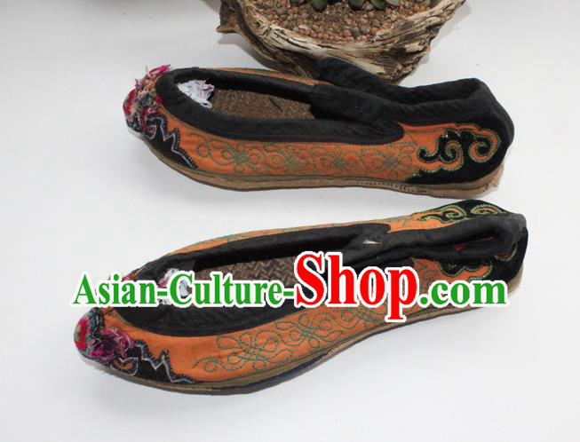 Chinese Handmade Yunnan Ethnic Orange Cloth Shoes Traditional Embroidered Shoes Yi Nationality Woman Shoes