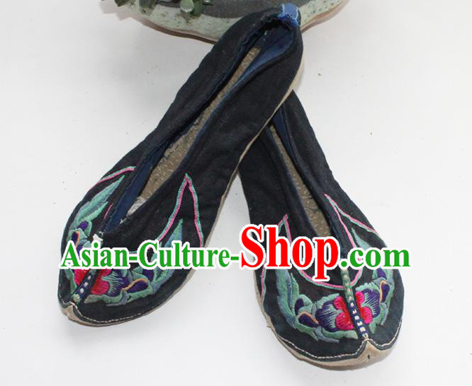 Chinese Yi Nationality Folk Dance Shoes Handmade Yunnan Ethnic Black Cloth Shoes Traditional Embroidered Shoes