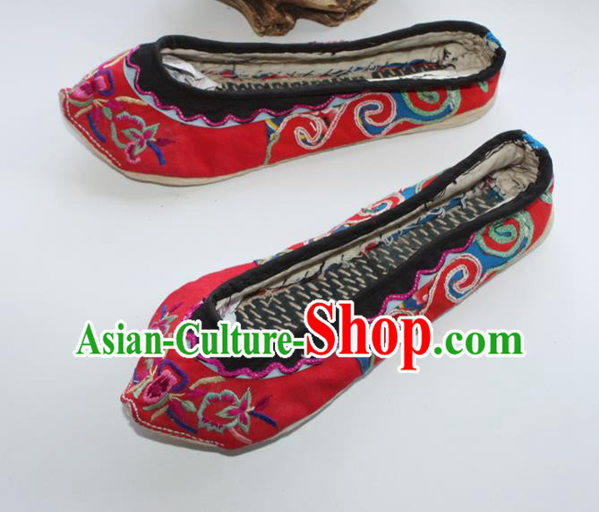 Chinese Traditional Wedding Embroidered Shoes Shui Nationality Bride Shoes Handmade Yunnan Ethnic Red Cloth Shoes