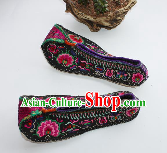 Chinese Yi Nationality Shoes Yunnan Ethnic Dance Shoes Traditional Court Black Cloth Shoes Handmade Embroidered Shoes