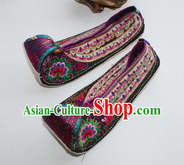 Chinese Yi Nationality Female Shoes Yunnan Ethnic Dance Shoes Traditional Court Cloth Shoes Handmade Full Embroidered Shoes