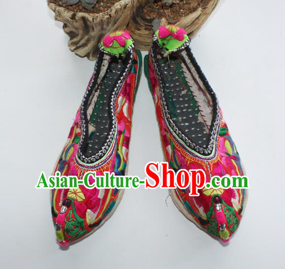 Chinese Handmade Ethnic Folk Dance Shoes Yi Nationality Embroidered Shoes Yunnan National Woman Shoes