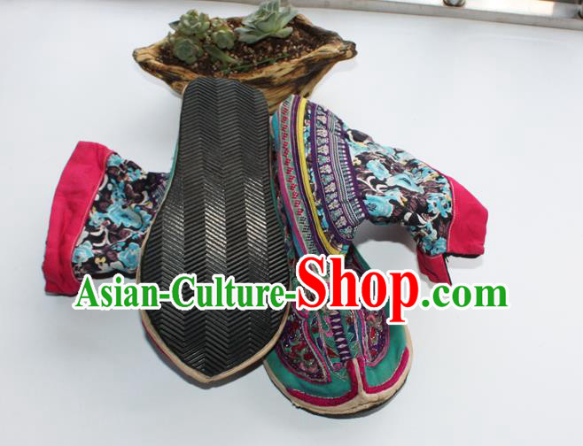 China Yunnan Full Embroidered Boots Handmade Yi Nationality Dance Shoes