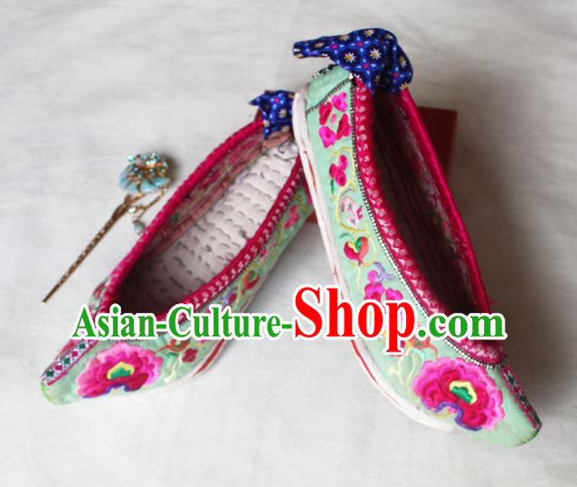 Chinese Handmade Ethnic Dance Green Satin Shoes Yi Nationality Woman Shoes National Yunnan Embroidered Shoes