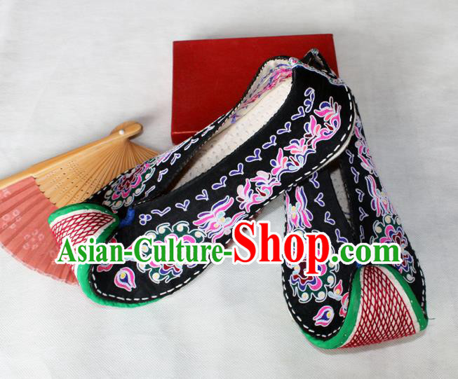 Chinese Yi Nationality Stage Performance Shoes National Yunnan Embroidered Shoes Handmade Ethnic Bride Shoes