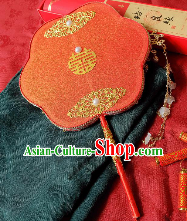 China Handmade Red Silk Fan Traditional Wedding Fan Bride Palace Fan Classical Dance Fan