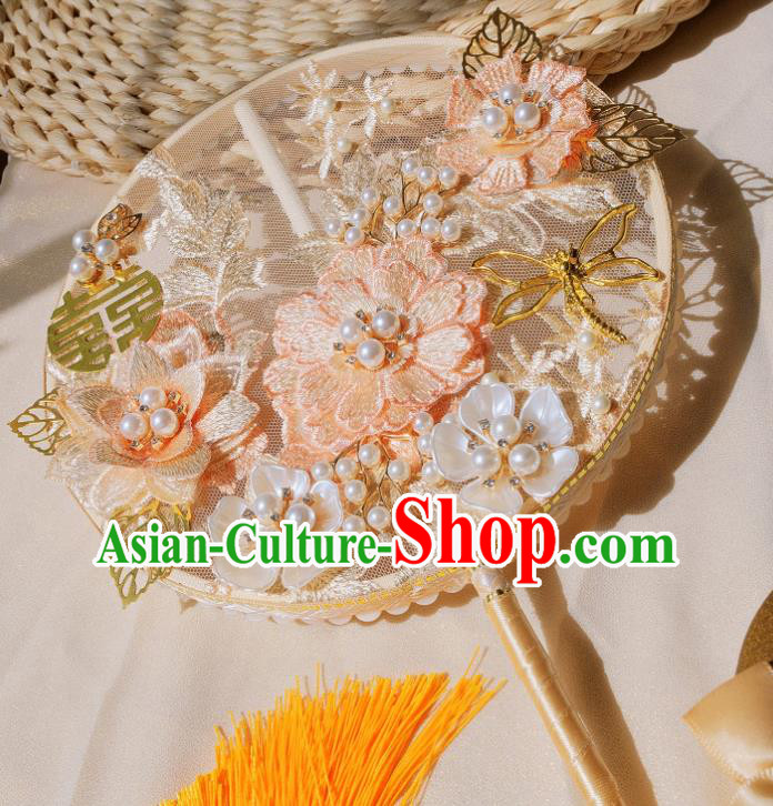 China Classical Embroidered Fan Handmade Silk Fan Traditional Wedding Shell Flowers Fan Bride Palace Fan