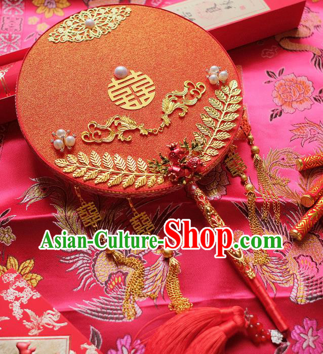 China Traditional Wedding Fan Bride Palace Fan Classical Golden Tassel Circular Fan Handmade Red Silk Fan