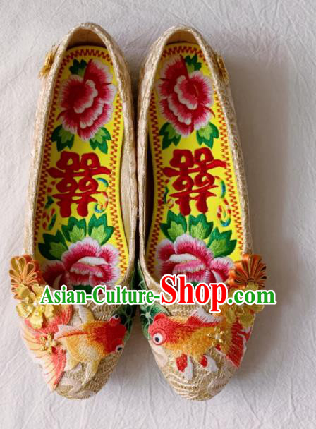 China Handmade Bride Shoes Xiuhe Suit Shoes Wedding Golden Lace Shoes Embroidered Goldfish Shoes