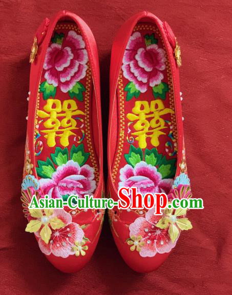 China Embroidered Red Satin Shoes Handmade Bride Shoes Xiuhe Suit Shoes Wedding Shoes