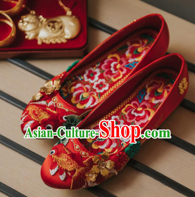 China Handmade Bride Shoes Xiuhe Suit Shoes Wedding Red Satin Shoes Embroidered Goldfish Shoes