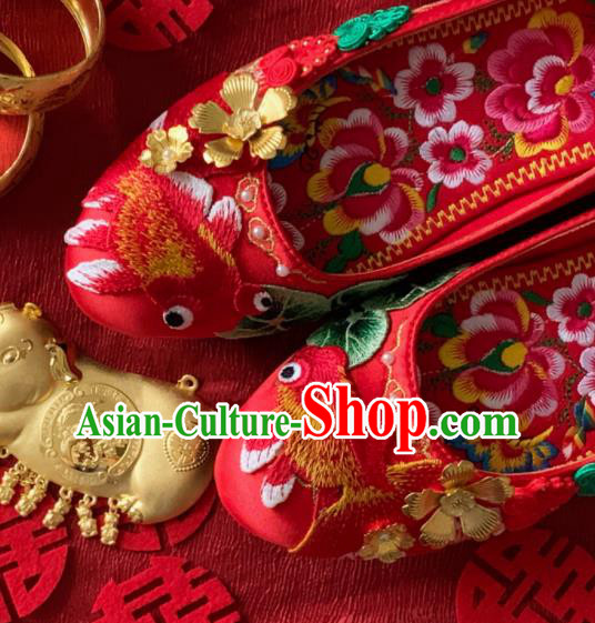 China Handmade Bride Shoes Xiuhe Suit Shoes Wedding Red Satin Shoes Embroidered Goldfish Shoes