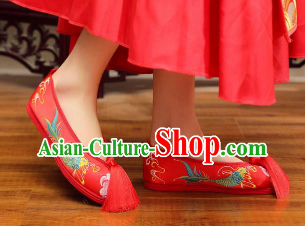 China Handmade Red Satin Shoes Xiuhe Shoes Classical Wedding Shoes Bride Shoes Embroidered Fish Shoes