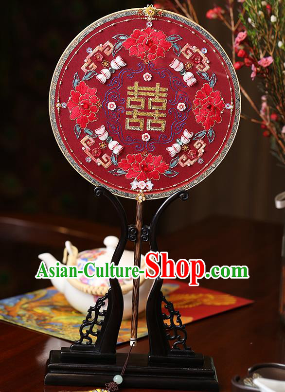 China Handmade Red Silk Palace Fan Traditional Hanfu Shell Circular Fans Wedding Bride Embroidered Peony Fan