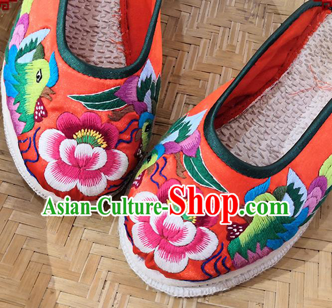Handmade China Embroidered Red Satin Shoes National Woman Cloth Shoes Yunnan Ethnic Shoes