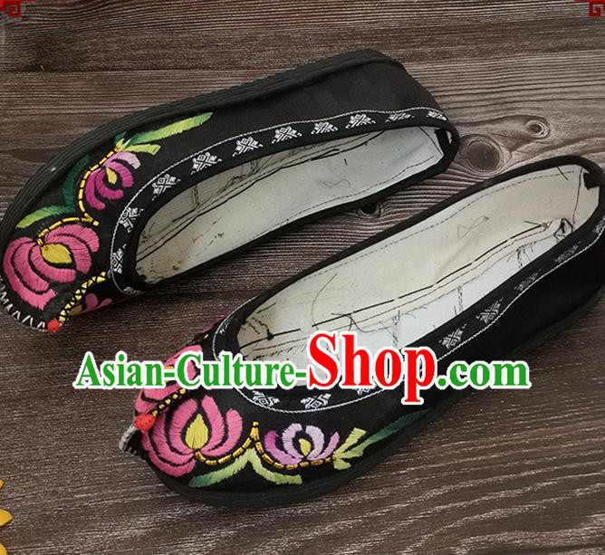 Handmade China Embroidered Black Satin Shoes National Woman Cloth Shoes Yunnan Ethnic Dance Shoes