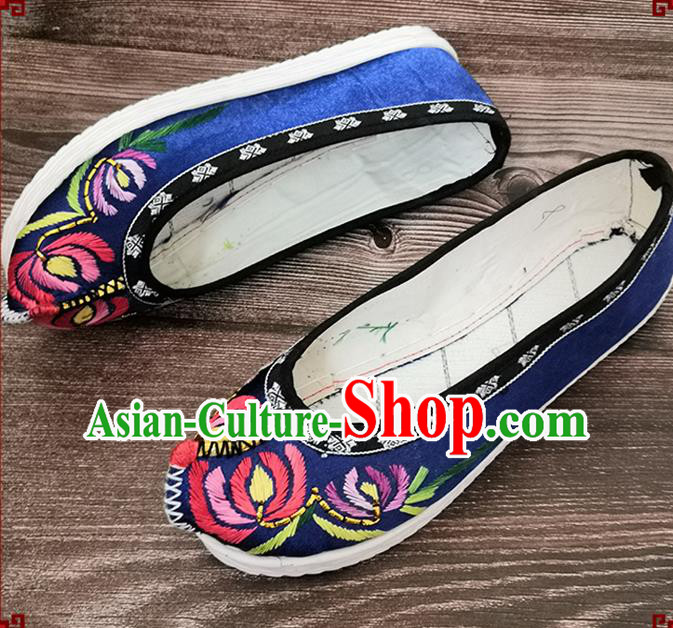 Handmade China National Woman Cloth Shoes Yunnan Ethnic Dance Shoes Embroidered Deep Blue Satin Shoes